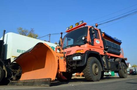 Echipaţi de iarnă: RER Ecologic Service şi-a pregătit utilajele şi materialele anti-derapante